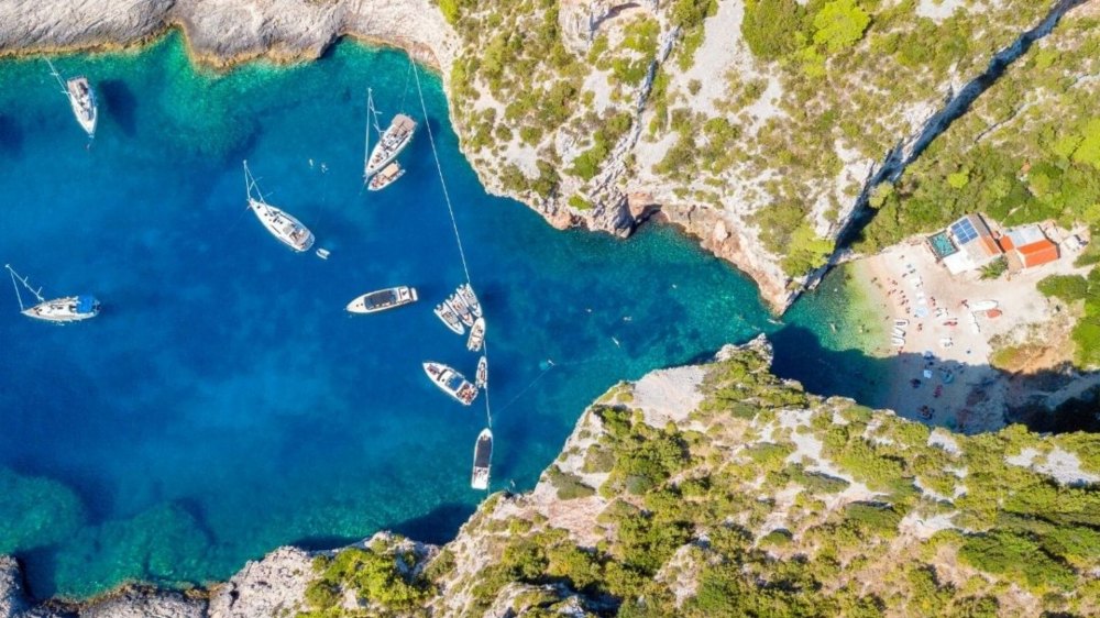 Kouzlo ostrovních jeskyní lodí - pro malou skupinu ze Splitu