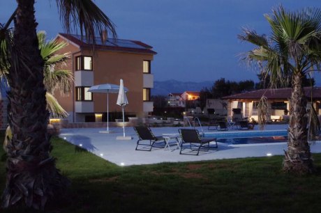 Luxusní vila s bazénem Merta