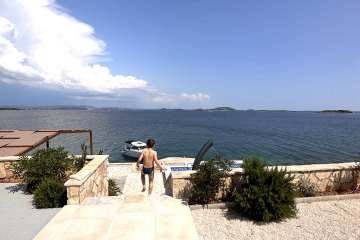 Robinzonáda Zizou s bazénem přímo u moře, ostrov Žižanj, foto 15